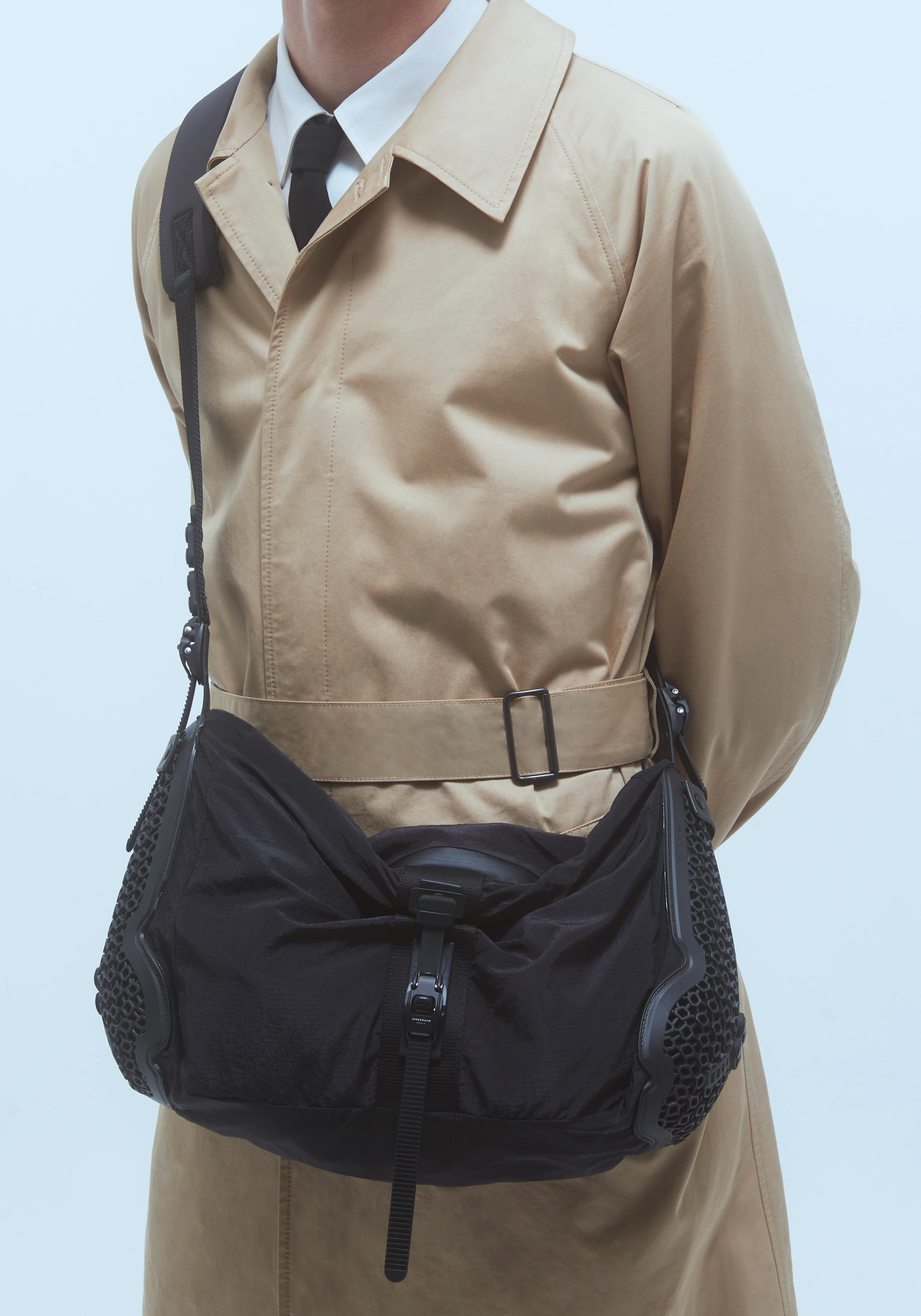 個性的ストラップ【INNERRAUM】OBJECT S07 メッセンジャーバッグ 個性的ストラップ【INNERRAUM】OBJECT S07 メッセンジャーバッグ